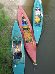 3 Faltboote am Ufer