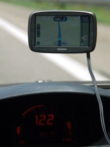 TomTom G0 50 im Fahrzeug befestigt