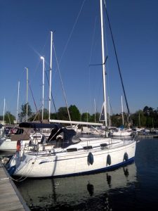 Yacht Bavaria 30 im Hafen Rechlin